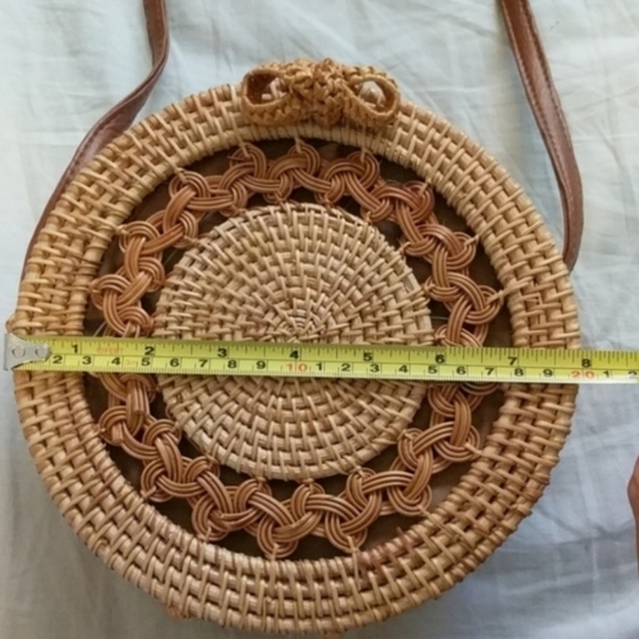 Brown Woven Straw Rattan Beach Circle Bag - Picture 4 of 6